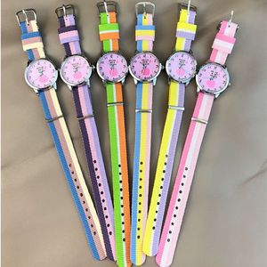 Lotto di orologi al quarzo per studenti delle scuole primarie e secondarie, cartoni animati colorati per bambini, con cinturino in tessuto colorato e tela