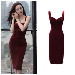 Casual Dresses Korean Dramas Sexig rygglös V-ringad fast färg Velvet Sling Hip Wrap Dress Women Party Temperament Slim High midja länge