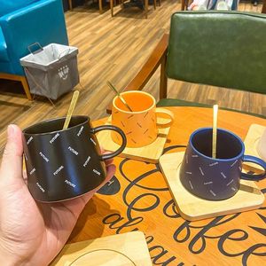 Muggar nordiska keramiska kaffekoppfamiljfrukostmjölk hög skönhet mugg kreativ uppsättning