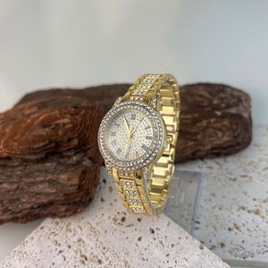 Легкие роскошные женские модные нишевые часы с бриллиантовой инкрустацией, римские буквальные кварцевые часы