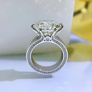 Pierścienie klastra s925 srebrny szafir 10ct syntetyczny kamień szlachetny z diamentami o wysokiej emisji biżuterii ślubnej Kobiety