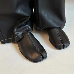 Sapatos casuais mulher primavera cosplay apartamentos tabi split toe feminino único preguiçoso deslizamento em design calçados de couro senhora mocassins