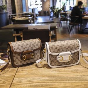 2024 Yeni Lüks Tasarımcılar Omuz Çantaları Çanak Çantası Messenger Kadın Totes Moda Vintage Çantalar Baskılı Çiçek Moda Crossbody Debriyaj Cüzdan