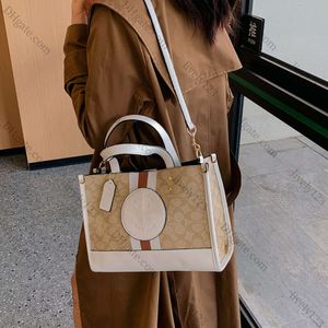 Märke 2024 Messenger väskor Ny hög kapacitet Tygväska mode One Shoulder Crossbody Womens Handväska