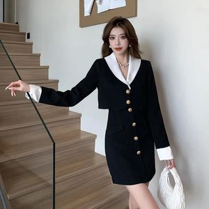 Abito a due pezzi Blazer retrò francese invernale da donna Gonna a vita alta Set Blazer monopetto in metallo stile Hepburn nero Due pezzi