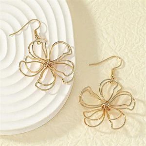 Dangle Earrings Korean Styleユニークなデザインメタルハンドメイド鉄のワイヤー女性ギフト必須ミニマリストファッション高品質の電気めっき