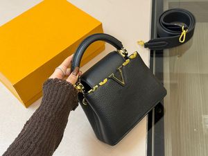 Topp lyxdesigner Capucines mini handväska kvinnors crossbody väska axel väska kväll väska lyxhandväska guld hårdvarutillbehör ncae