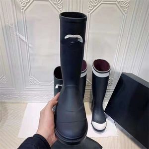 Xiao Xiang Home Knee Boots Wysoka moda moda na zewnątrz w długich butach rycerzy grube podeszwy Wysokie czarne środkowe buty deszczowe żeńskie