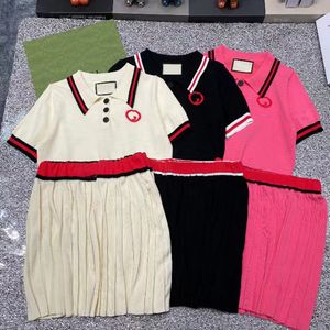 Designer-T-Shirt, High Edition, neue Sommermode, Damen-Polo-Ausschnitt, kurzärmeliges T-Shirt, zweiteiliges Set mit Faltenrock im Academy-Stil