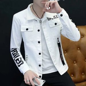 Vår- och höstens jeansrockar Mens Korean-stil Fashion Students Stiliga mångsidiga jacka Mens bär Summer Mens Denim Jacket 240319