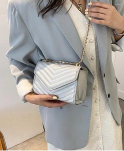 Axelväskor 2024 trendig mode all-match retro kvinnors väska rhombus messenger design märke liten fyrkant