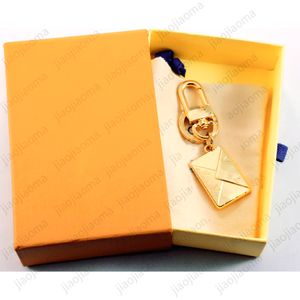 مصمم فاخر Keyring Keychain سلسلة مفاتيح الأزياء عالية الجودة محفظة قلادة سحر Classic Mens Womens Letter Gold Buckle Metal Accessories Yao58
