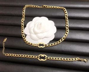 Luxuriöse Designer-Halsketten für Frauen, 18 Karat vergoldeter Edelstahl, Buchstaben-Halsketten-Anhänger-Halskette, Schmuck, Hochzeitsfeier-Schmuck, heißer Verkauf