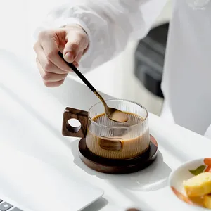 Vinglas av kaffekoppmjölk liten high-end utsökt glas med sked design ljus lyxvatten kvinnlig eftermiddag te-uppsättning