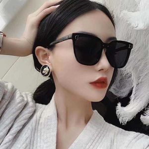Cool och mångsidig bantning av kvinnors solglasögon populära på internet samma stil fashionabla runda ram