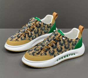 Helt ny stil sport france mode skor sneakers lätta rhinestone loafers män casual skor slip på fest bröllop mäns lägenheter 58 's