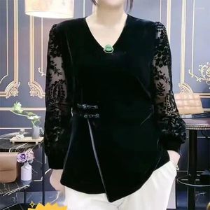 Women's T Shirts Black Lace Undercoat Ladies Vintage Pullovers Autumn Winter Fashion V-neck T-Shirts Casual Long Sleeve Clothing