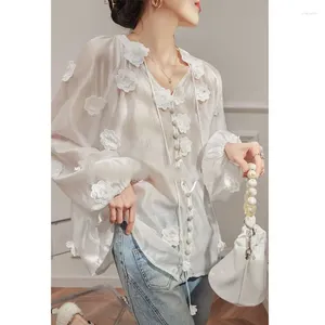 Женские блузки 2024 Дизайн Женская блузка с 3D-цветами Прикрепленная рубашка Женская сексуальная прозрачная V-образным вырезом с рукавами-фонариками Свободный топ во французском стиле 3931