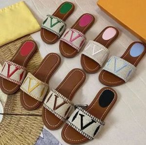 Designer Flat Sandals Luxury Slippers Womens Embroider Sandal Fashion Flip Flop Letter Slipper For Women Summer Beach Slide Ladies Low Heel Fashion Shoes 3666