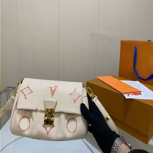 Top Luxury Handbag Designer New Crossbody Bag Shoulder Bag Evening Bag Womens Luxury Tote Bag Makeup Bag Purse Lovely Sweet 23cm Kiej