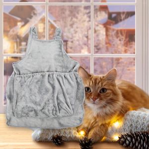 猫のキャリアホルダーキャリアエプロンペットポーチスリングは、子猫の子猫用品のための通気性のある吊り下げ胸バッグを伴う