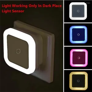 Lâmpadas de mesa Square Night Light Plug-in LED Quarto Cabeceira Soquete Proteção para Olhos