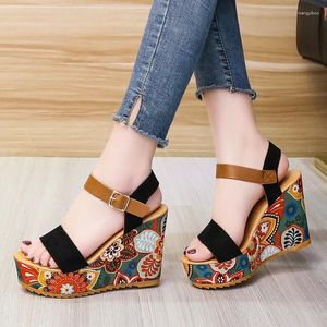 Klänningskor Summer Woman Pumpar Ethnic 10cm Women Sandaler Floralduk Kilar Ladies Party High Heels 2024 Tjock Platform Kvinna