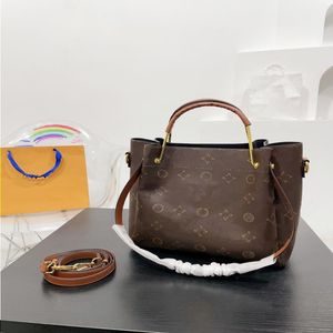 24SS Kadınlar Lüks Çanta Tasarımcısı Tote Çanta Omuz Çantası Crossbody Bag Premium ve Çok Yönlü 27 CM KKUGI