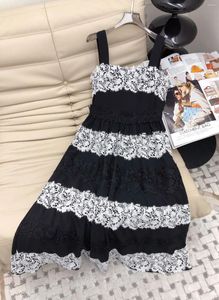 Casual klänningar 2024 Kvinnor Fashion Sleeveless Tube Top Lace Stitching Black Suspender Dress 0308