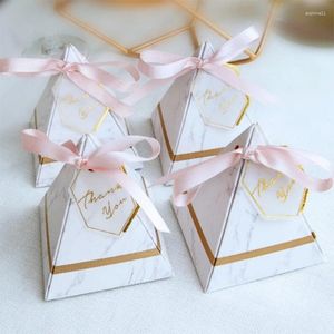Hediye Sarma 50 PCS Üçgen Piramit Tarzı Kağıt Şeker Kutuları Düğün Partisi Festivali İçin Şeritli Ambalaj Kutusu