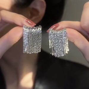 2024 Top Sell Dungle Küpeler Lüks Takı 925 STERLING Gümüş Dolgu Metal Zinciri Partisi Kadınlar Düğün Damla Püskülük Ana Günü Hediyesi için Küpe
