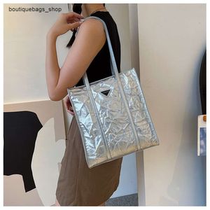 Vende bolsas de viagem de designer através das fronteiras etiqueta triangular moda versátil bolsa feminina nova simples grande capacidade bolsa de ombro