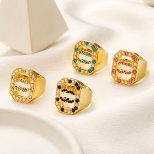 Anel de designer clássico de luxo 20 estilos, banhado a ouro 18k para mulheres, homens, letras, estilo elegante, anéis retrô, festa de casamento, presente, joias