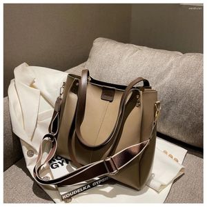 Shoulder Bags Metal Short Handle Bucket Small Women's Handbag Fall 2024 Trend Fashion Designer Work Crossbody Bag