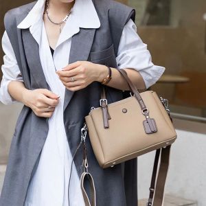 new autumn and winter high-capacity shoulder bag middle-aged crossbody bag genuine leather mother's bag women's handbag work and commuting bag