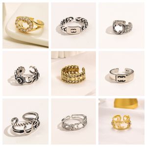 20 -stylowy projektant marki Pierścień 18K Gold Srebrny pasek z literami pierścionki dla mody damskiej biżuterii pierścionek Diamond Otwarty Regulowany Dam Prezent