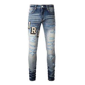 American High Street -tyg med bokstäver och blå nödställda jeans 8826