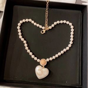 Designer de luxo colar de pérolas para mulheres clássico duplo carta girassol em forma de coração pérolas pingente incrustado strass rosa diamante charme jóias irmã presente