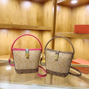 تخزين حقائب مصمم الجملة بالجملة تصميم حقيبة الكتف مع دلو ملون مطبوع 2024 NICHE NICHE Personalized Personalced Crossbody