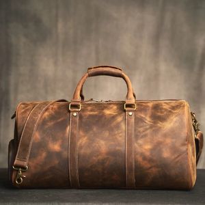 Geunine Leather Travel Bag Vintage Mens Hand Bagage Bag Stor kapacitet Singel axel Messenger Boston Bag för 17 tum bärbar dator 240314