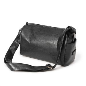 Lyxkvinnor Män Crossbody axelväskor Vattentät vintage handväskor stor kapacitet läderväska man messenger väskor tygväska för designer flickor pojkar ryggsäckar