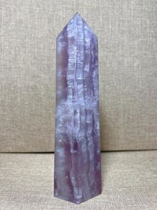 Statuette decorative Torre in fluorite naturale con fiocco di pioggia in mica Forma libera intaglio Reiki Pietra curativa Decorazione della casa Regalo squisito