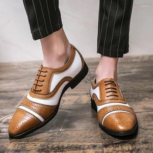 Sapatos casuais italiano designer vestido escritório brogue couro homens preto mocassins casamento masculino para homens tênis