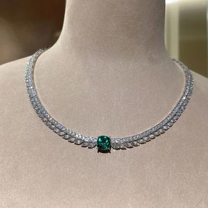 Ciondoli Placcato in argento 925 con diamante ad alto tenore di carbonio Musa Verde / Piccolo libro rosso Collana di lusso con luce verde