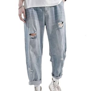النسخة الكورية الجديدة من Hip-Hop Street Descreded Design Design Straight Legh Men's Disual Geans 2024
