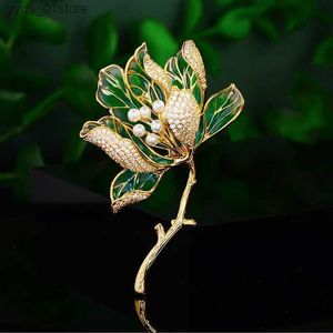 Pins Brooches Ethnic Style Wood Furong Flower Brooch High Grade Temperament Atmosphere Enamel Floral Brooches Pin for Woman Clothing Accessori L240323