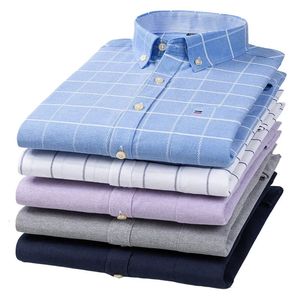 Men Oxford Fashion 100% Cotton Long Sleeve Casual Slim Solid Color Plaid Print Stripe Formell klänning Skjorta plus storlek 240320