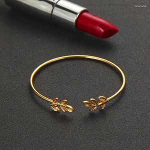 Braccialetti con ciondoli Polsino a foglia per donna Bracciale rigido aperto Moda piccola mano Elegante gioielli in metallo Festa Regalo di San Valentino