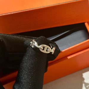 Luxurys Band Rings Brand Designer高品質のスターリングシルバーピンクノーズラウンドサークル女性のための女性ジュエリーパーティーギフト