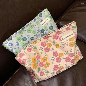 収納バッグ刺繍入り花柄の化粧品メイク